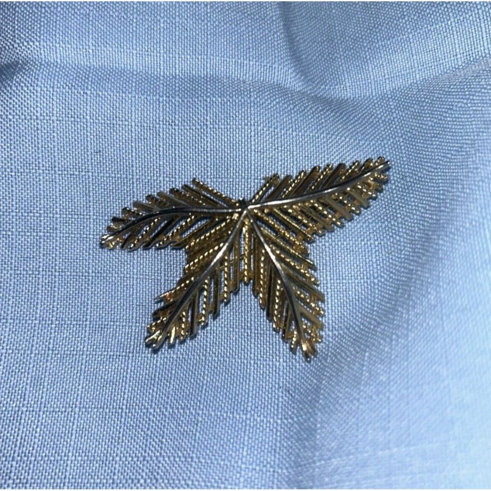 Signed HNS Gold Tone Open design LEAF BROOCH  2.25” Fashion pin